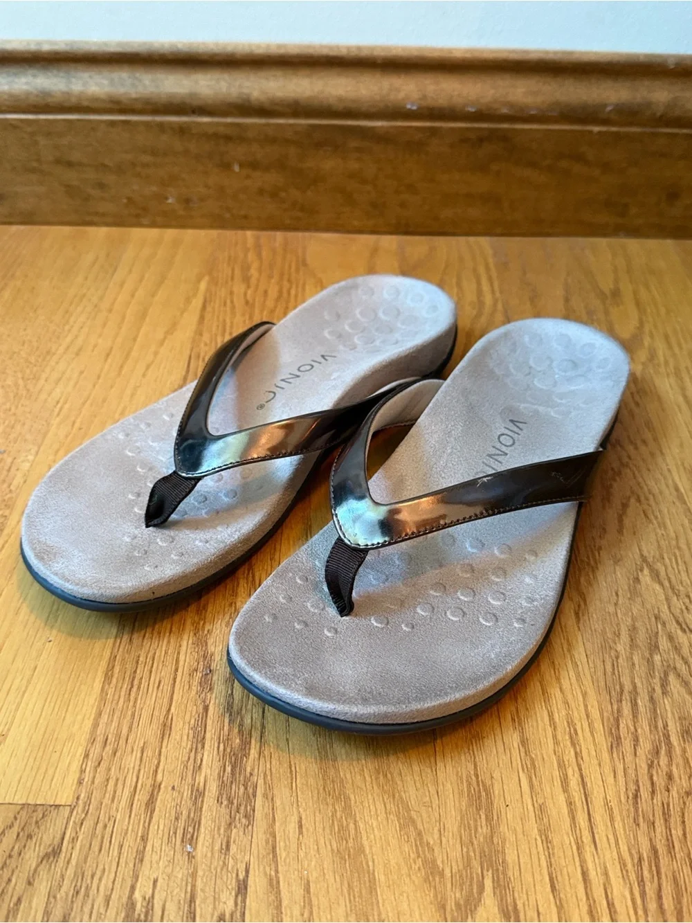 Vionic Dillon Metallic Pewter Orthotic Sandals Women’s Size 6.5 - Picture 2 of 11
